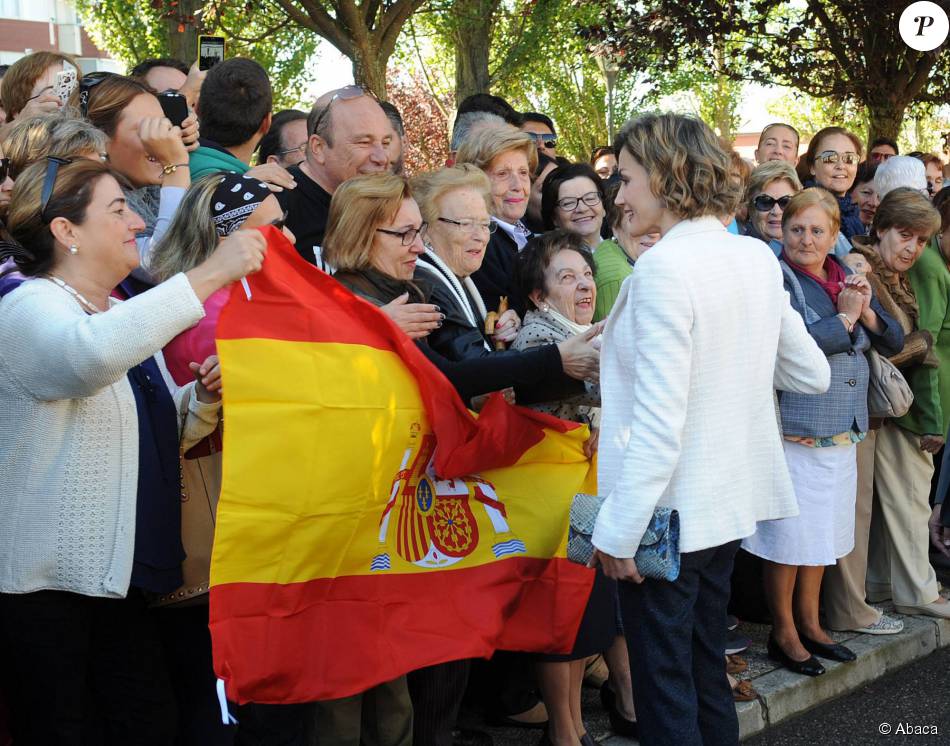 AGENDA PERSONAL DE LA REINA LETIZIA   - Página 80 1941255-letizia-d-espagne-inaugurait-l-annee-950x0-2