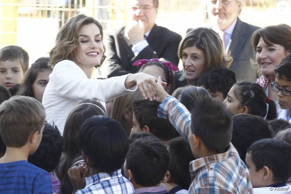 AGENDA PERSONAL DE LA REINA LETIZIA   - Página 80 1941277-letizia-d-espagne-inaugurait-l-annee-950x0-2