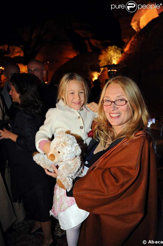 Nicoletta Montovani, veuve de Luciano Pavarotti, assiste avec leur fille Alice au concert hommage donné à sa mémoire