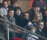 Cécile de Menibus, son mari Yann Delaigue ans co s'éclatent au Parc des Princes