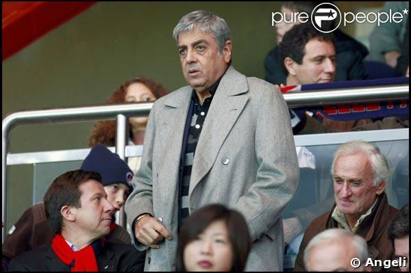 Enrico Macias soutient le PSG au Parc des Princes