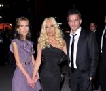 Allegra et Donatella Versace, ainsi que Balthazar Getty
