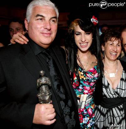 Amy, entourée de ses parents Mitch et Janis