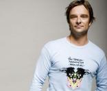 David Hallyday portant le Tshirt Collector Christian Lacroix pour le Prix d'Amérique Marionnaud 2009