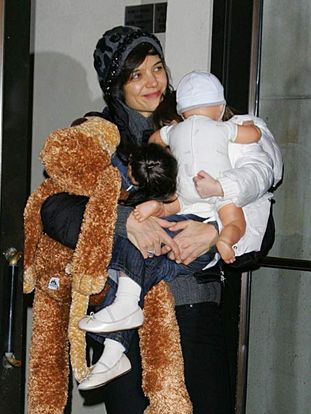 Suri Cruise joue à cache-cache avec nous !