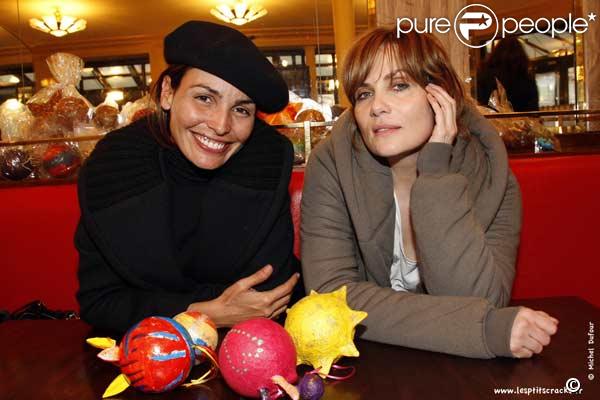 Inés Sastre et Emmanuelle Seigner à l'événement 'Le Café de Flore craque pour Les P'tits Cracks'