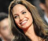 Angelina Jolie trop... sexy en décolleté ! 