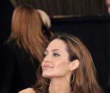 Angelina Jolie trop... sexy en décolleté ! 