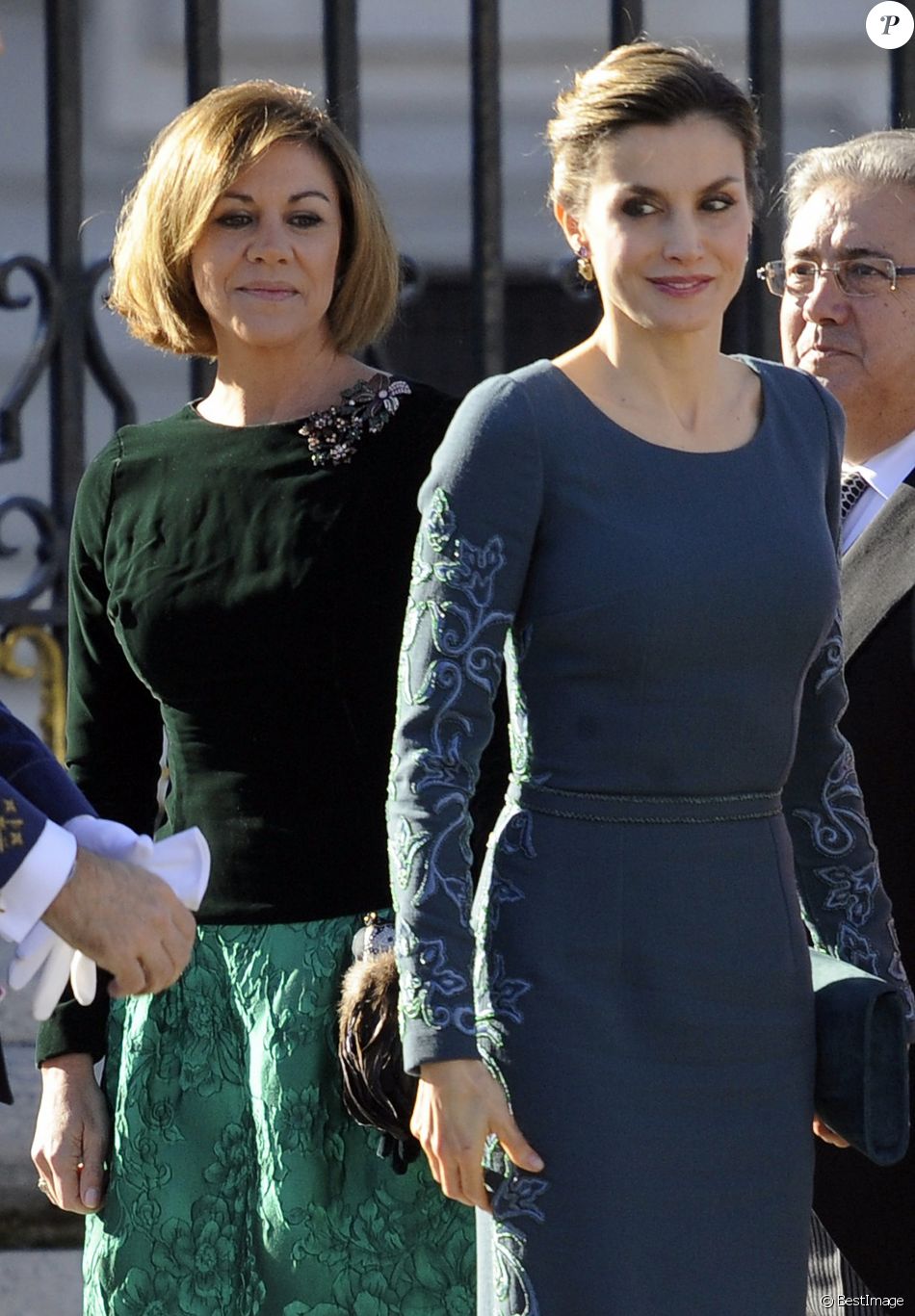 AGENDA DE SM. REYES FELIPE y LETIZIA  - Página 70 2955788-maria-dolores-de-cospedal-et-la-reine-le-950x0-2