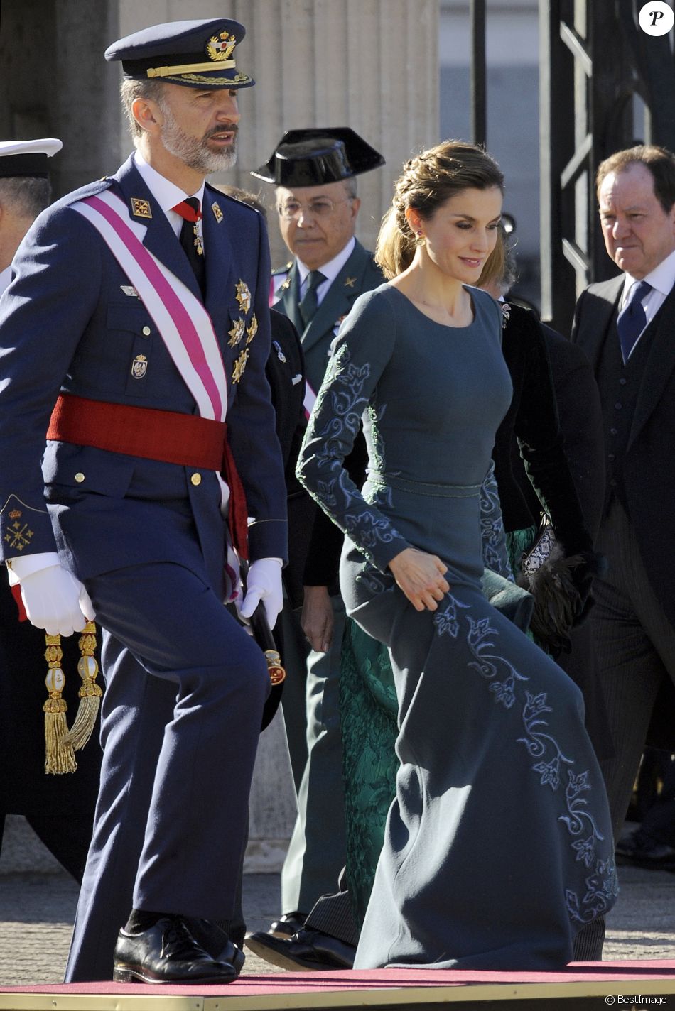 AGENDA DE SM. REYES FELIPE y LETIZIA  - Página 71 2955794-le-roi-felipe-vi-et-la-reine-letizia-d-e-950x0-1