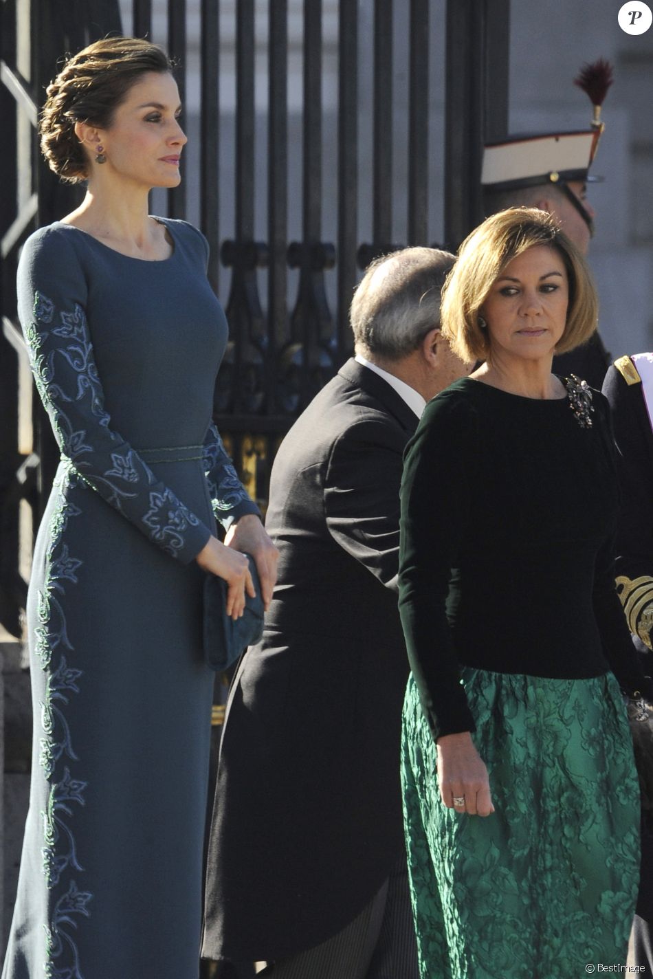 AGENDA DE SM. REYES FELIPE y LETIZIA  - Página 71 2955797-maria-dolores-de-cospedal-et-la-reine-le-950x0-1