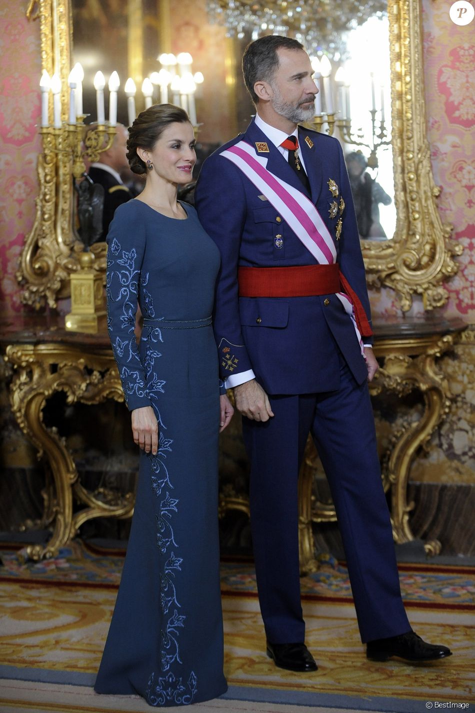 AGENDA DE SM. REYES FELIPE y LETIZIA  - Página 70 2955836-le-roi-felipe-vi-et-la-reine-letizia-d-e-950x0-1