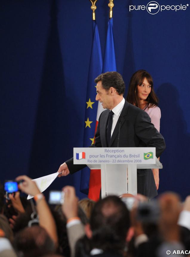 Carla Bruni et Nicolas Sarkozy lors d'un sommet au Brésil