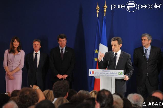 Carla Bruni, Bernard Kouchner, Xavier Darcos, Nicolas Sarkozy et Hervé Morin lors d'un sommet au Brésil