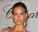 Bar Refaeli au dernier festival de Cannes, dans une robe Alberta Ferretti ornée de bijoux Chopard.
