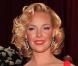 Katherine Heigl à l'Academy Awards dans une robe rouge asymétrique signée Escada
