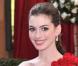 A l'Academy Awards, Anna Hathaway en déesse grecque par la styliste Marchesa