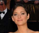 Marion Cotillard, à Hollywood, dans une longue robe Nina Ricci.