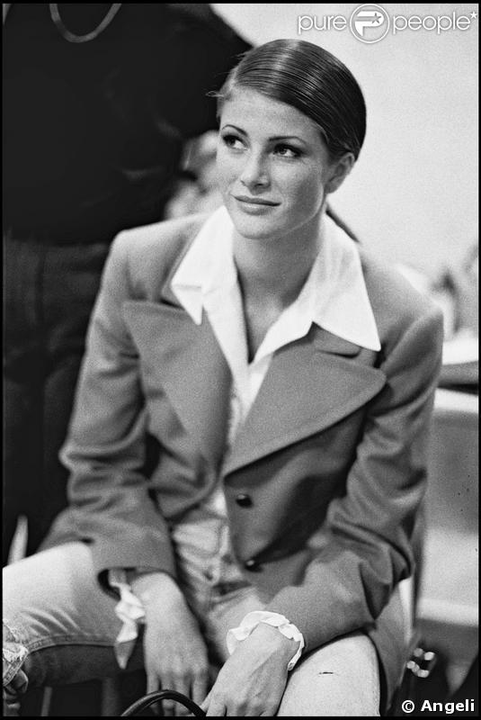 Angie Everhart lors du défilé Jean-Louis Scherrer en 1997
