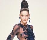 Carla Bruni lors du défilé Jean-Louis Scherrer en 1994