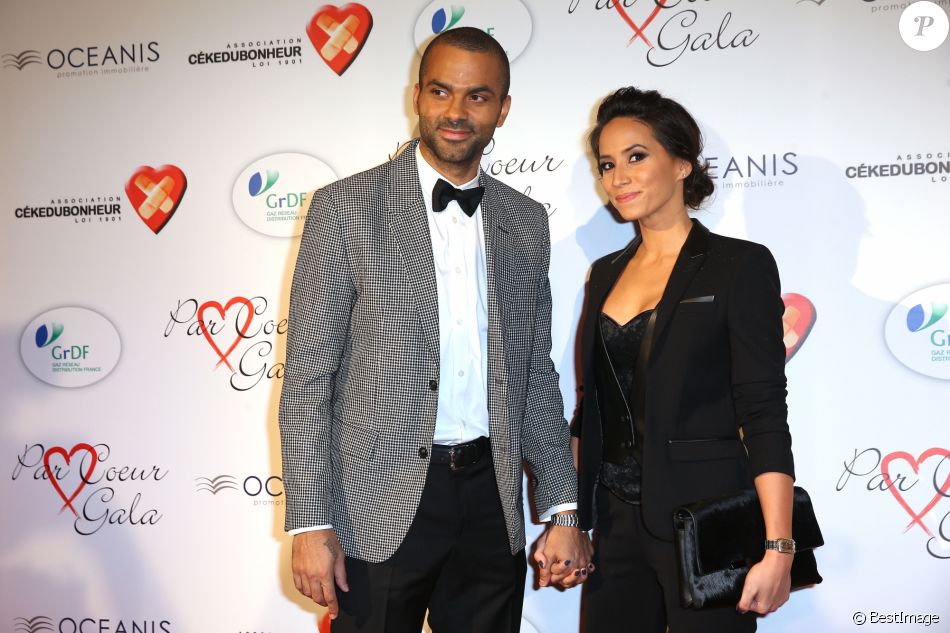 Tony Parker et sa femme Axelle Francine - Personnalités au gala "Par Coeur" pour les 10 ans de l'association "Cekedubonheur" au pavillon d'Armenonville à Paris. Le 24 septembre 2015.