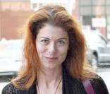 Debra Messing s'offre une séance dans le salon Anastasia à Beverly Hills