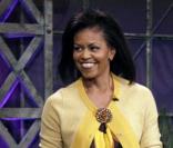 Pour le  Tonight  show de Jay Leno, en 2008, Michelle Obama portait une jupe droite jaune vif, assortie d'un top très 