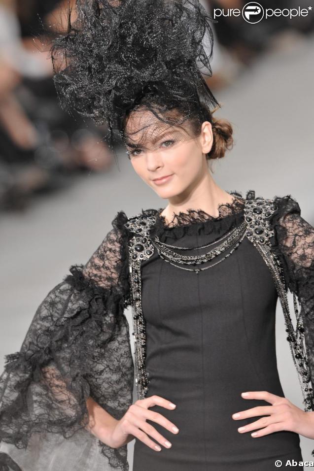 Total look noir d'inspiration 