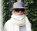 Nicollette Sheridan s'apprête à aller dans une boutique Louboutin