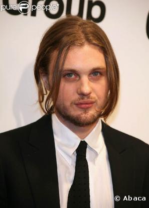 L'acteur américain Michael Pitt, 27 ans, qui n'est pas le frère de Brad mais n'a rien à lui envier question charme, est seul. Ce passionné de rock et acteur de films troublants (Funny Games US) attend peut-être la femme qui partagera sa passion.<br /