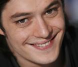 Jeune premier du cinéma français de 28 ans, Aurélien Wiik ne semble pas avoir le coeur pris. Avec un tel charme, ces doutes ne vont pas subsister longtemps... A l'affiche de Secret Défense avec Nicolas Duvauchelle, qui sera sa fiancée ? 
