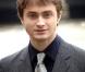 Fini les petites lunettes et l'uniforme d'écolier, à 19 ans, Daniel Radcliffe veut sortir de son personnage d'Harry Potter. Nu dans sa pièce de théâtre Equus, il prouve dans les magazines qu'il peut être un sex symbol auprès de la gente féminine !<br