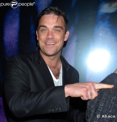 Célibataire depuis cet été, Robbie Williams commence à remonter la pente (et à arrêter de manger des burgers ?) Cela dit, il ne semble pas avoir mis un point final à son histoire avec l'actrice Ayda Field mais la femme de sa vie, c'est sa maman !<br