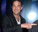 Célibataire depuis cet été, Robbie Williams commence à remonter la pente (et à arrêter de manger des burgers ?) Cela dit, il ne semble pas avoir mis un point final à son histoire avec l'actrice Ayda Field mais la femme de sa vie, c'est sa maman !<br 