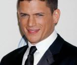 Le beau tatoué de Prison Break, Wentworth Miller, 36 ans, fait chavirer le coeur de beaucoup de monde. Si les rumeurs vont bon train sur sa vie privée, il ne laisse rien filtrer, ce qui nous permet de toujours rêver. 