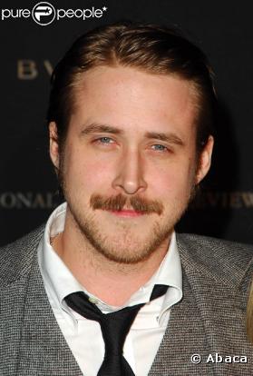 Célibataire instable - il rompt et se remet et rompt avec la femme de sa vie Rachel McAdams - Ryan Gosling est à 28 ans célibataire. Une chose est sûre, si on sort avec la star de l'ultra romantique N'oublie jamais, on ne le laissera pas partir !