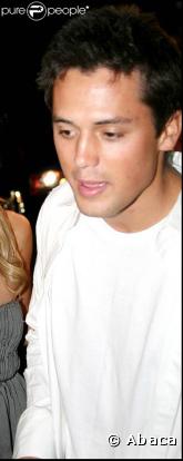 Le séduisant Stephen Colletti, 23 ans, que l'on a vu dans la série Les frères Scott, dans l'émission de télé-réalité Laguna Beach et accessoirement ex-boyfriend d'Hayden Pannetiere est un coeur a prendre. Qui se dévoue?
