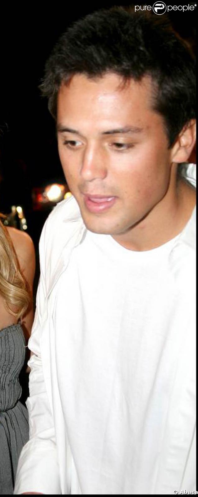 Le séduisant Stephen Colletti, 23 ans, que l'on a vu dans la série Les frères Scott, dans l'émission de télé-réalité Laguna Beach et accessoirement ex-boyfriend d'Hayden Pannetiere est un coeur a prendre. Qui se dévoue?