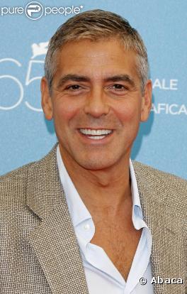 Quoi de mieux qu'un pédiatre super héros qui défend la liberté d'expression et les droits de l'homme et est, en plus, sexy ? L'homme parfait est nommé George Clooney mais est encore et toujours célibataire à 47 ans !