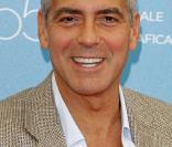 Quoi de mieux qu'un pédiatre super héros qui défend la liberté d'expression et les droits de l'homme et est, en plus, sexy ? L'homme parfait est nommé George Clooney mais est encore et toujours célibataire à 47 ans ! 