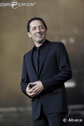 Discret sur sa vie privée, l'humoriste préféré des Français Gad Elmaleh est-il célibataire ? Nous, on veut bien faire des blagues avec lui, le réalisateur de la comédie Coco sur les écrans le 18 mars !