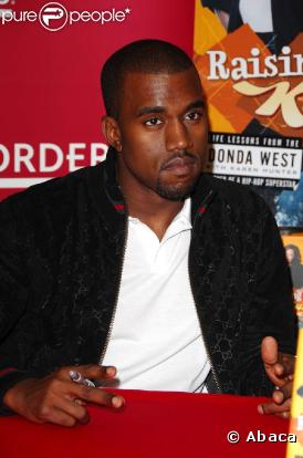L'American Boy de 30 ans Kanye West avoue qu'il est toujours à la recherche de la "femme parfaite" car il est "prêt a fonder une famille". Il lui faut donc une femme pour le suivre durant ses tournées et pour partager son goût pour la mode !