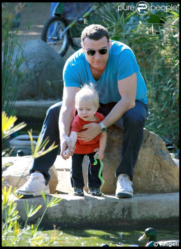 Liev Schreiber passe un moment entre hommes avec son fils Alexander 