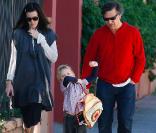 Liv Tyler accompagne son fils Milo à l'école avec un ami 