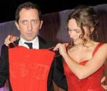 Gad Elmaleh et la chanteuse Elina Zinskaya à la soirée des 10 ans de l'association Innocence en danger