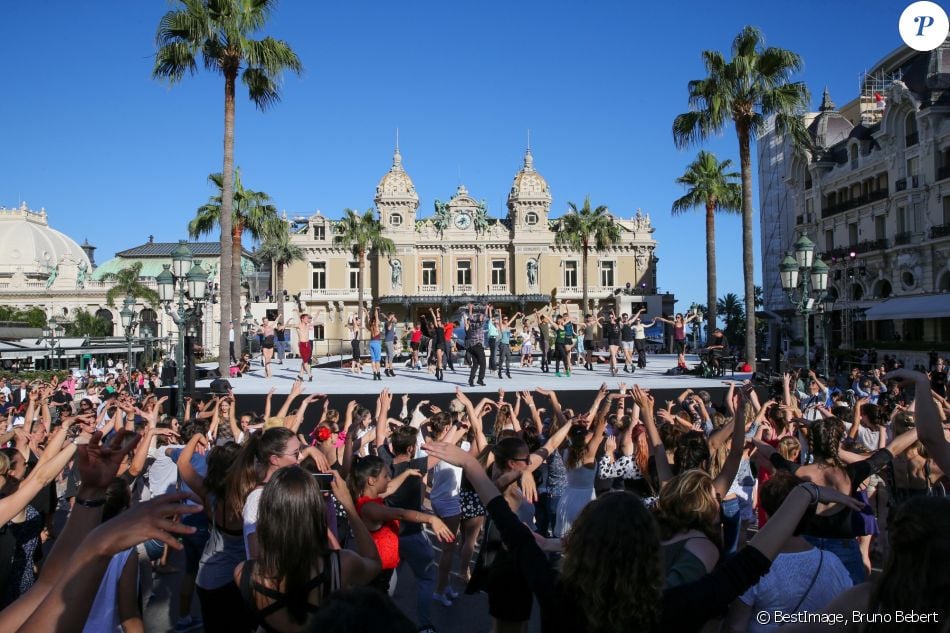 CASA PRINCIPESCA DE MÓNACO - Página 93 3384823-une-vue-generale-de-la-place-du-casino-d-950x0-2