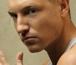 Lane Garrison - Tweener dans Prison Break -, est réellement en prison. Heureusement, Jessica Simpson pense à lui.