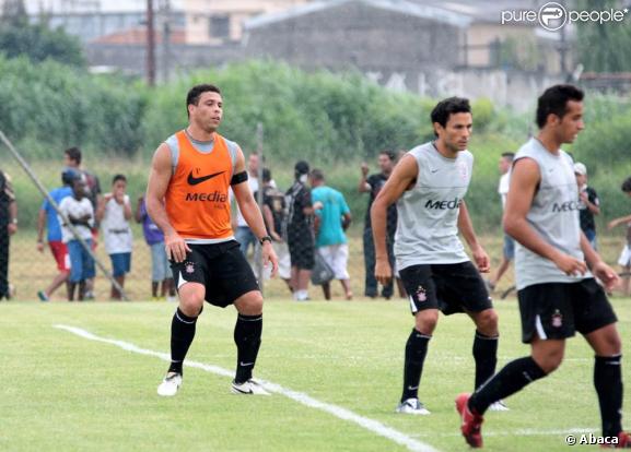 Ronaldo avec les  Corinthians à Sao Paulo, hier  