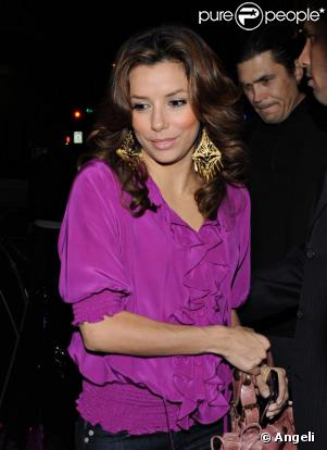 Eva Longoria, jamais sans son sac Darel et ses accessoires griffés !