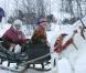Mette-Marit se laisse tracté par des rennes, qui ont un "musher" de choix en la personne de son fils Marius 